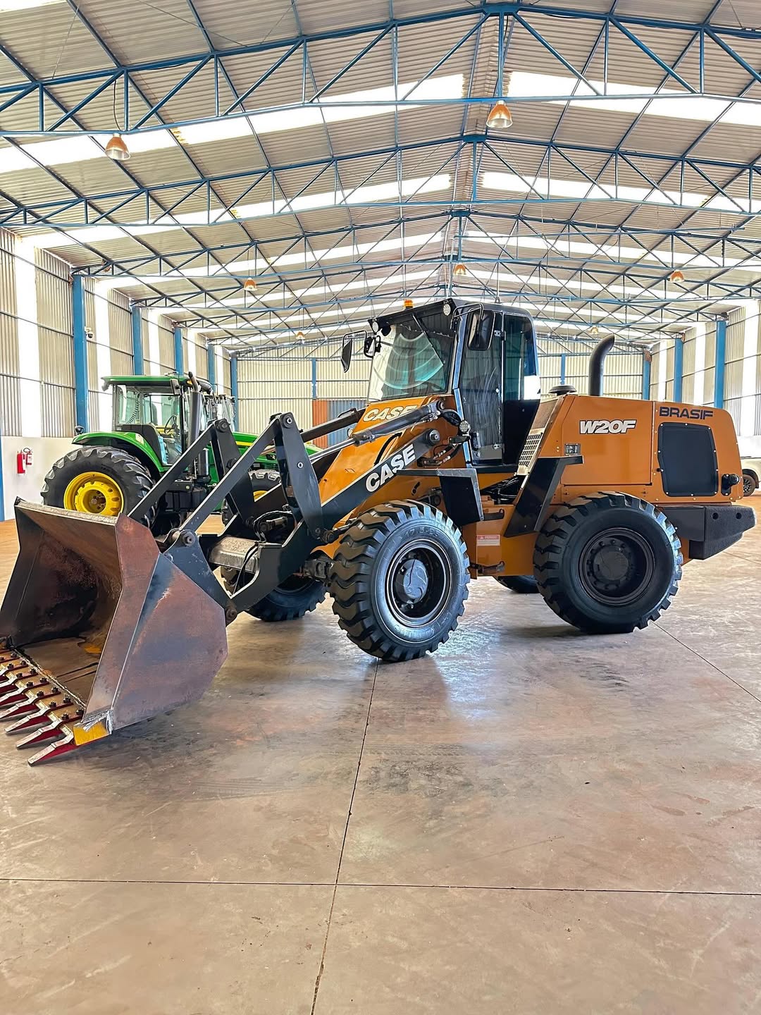 Pá Carregadeira CASE W20F 2021 - Funcionando
