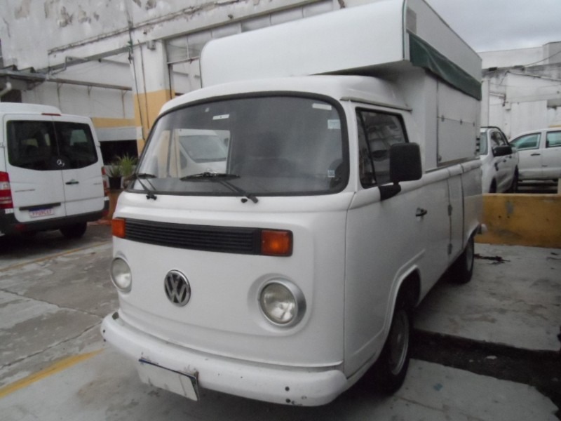 VOLKSWAGEN – KOMBI FURGÃO (FOOD TRUCK) | 2005/2005 | GASOLINA | BRANCA – FUNCIONANDO